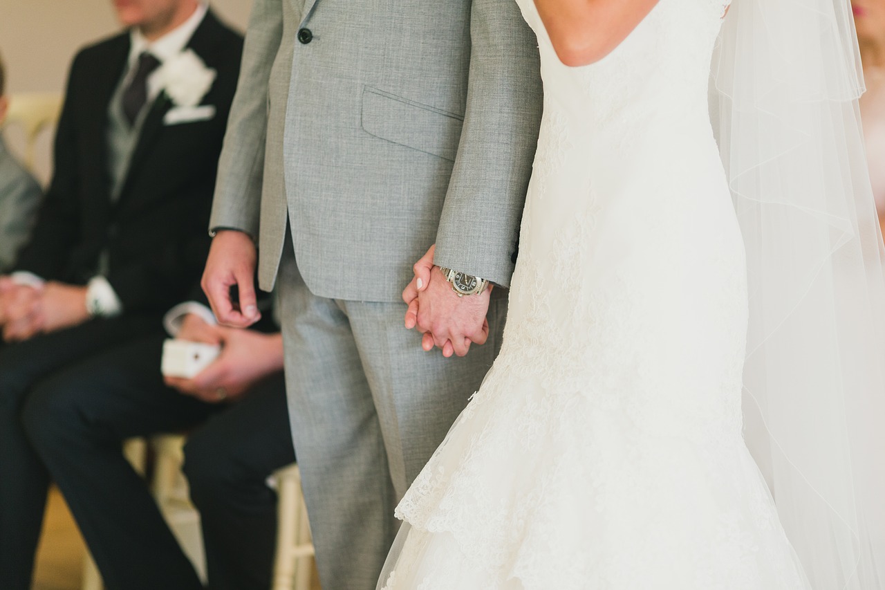 Les poses incontournables pour les photos de mariage